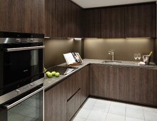 Fitted kitchen with dark brown wooden fronts
