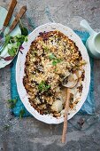 Kohlrabi-Grünkohl-Gratin mit Haselnuss-Panko-Kruste