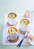 Cremesuppe aus geröstetem Kürbis & Paprika