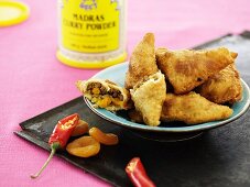 Samosas mit Hackfleisch-Aprikosen-Füllung (Indien)