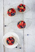 Berry tartlets on a cooling rack (seen from above)