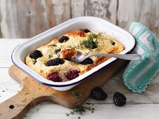 Millet bake with blackberries and thyme