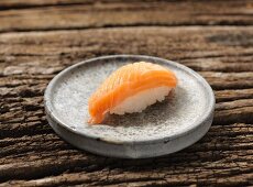 Salmon nigiri sushi