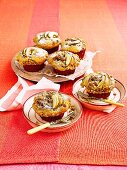 Apfel-Birnen-Muffins mit Blaubeeren und Streuseln