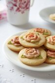 Romantic flower biscuits for Valentine's Day