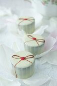 Raspberry pralines with white chocolate