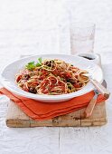 Spaghetti alla puttanesca with tuna fish