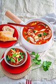 Hähnchen-Minestrone mit Chorizo