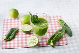 A spinach smoothie with limes and mango