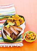 Jerk Turkey vom Grill mit Maiskolben und Mangosalsa (Jamaica)