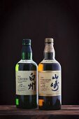 Zwei Flaschen Whisky aus Japan