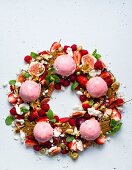 A Christmas wreath dessert with gingerbread stars, fruit and ice cream