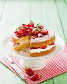 Sponge cake with strawberries and whipped cream