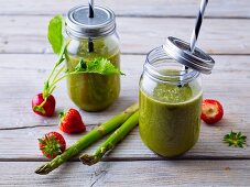 Green asparagus and strawberry smoothie with radishes and coconut oil