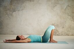 Uddiyana-Bandha cycle – Step 4: release the stomach and breathe in (detox yoga)