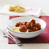 Spaghetti mit Fleischbällchen und Passata (Italien)