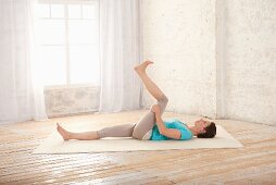 Stretching the back upper leg muscles – Step 2: stretch lower leg up