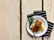 Crab cakes with mussels