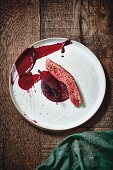 Gert De Mangeleer, Restaurant Less, Mit Heu gegarte Ente mit Roter Bete und Lakritz