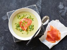 Kartoffelsuppe mit Räucherlachs