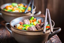 Noodles with beef and vegetables for two (Asia)