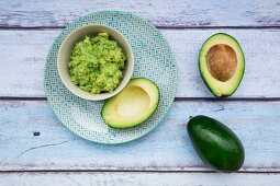 A bowl of guacamole (seen from above)