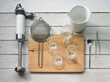 Kitchen utensils for making cocktails
