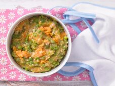 Mashed sweet potatoes with peas (seen from above)