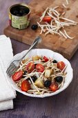 Bean sprout salad with potatoes, tomatoes and olives