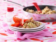 Scrambled eggs with wholemeal pasta and tomato salad