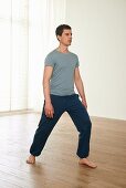 The lunge (Gongbu, Qigong) – Step 3: weight on front leg