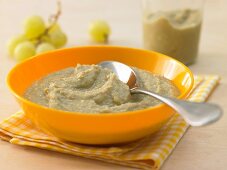 Fruity sprout porridge with grapes