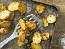 Roast potatoes with thyme