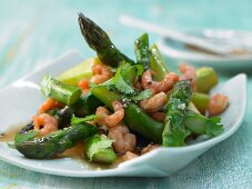 Stir-fried green asparagus with northern prawns