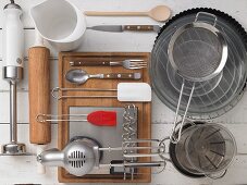 Kitchen utensils for making tart