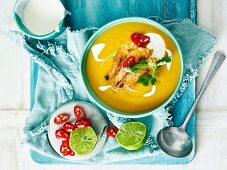 Kürbis-Ingwer-Suppe mit Garnelen (Thailand)