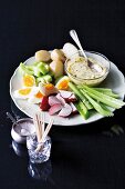 Crudités mit Kräuter-Mayonnaise