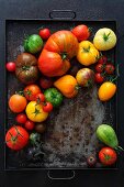 Various types of tomatoes (seen from above)
