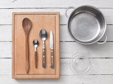 Kitchen utensils for preparing tomato sauce