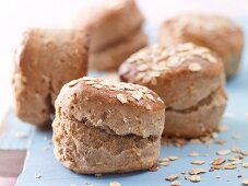 Porridge oat scones with yoghurt