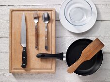 Kitchen utensils for preparing scrambled egg