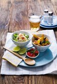 Curry-Calamari mit Chili und Kokosnuss-Reis mit Minze und Koriander