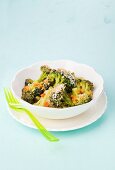 Broccoli with carrot, curry and cinnamon