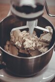 Making dough in a kitchen machine