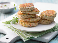 Tofu burgers with yoghurt dip