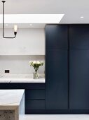 Purist kitchen with black fronts and marble worksurfaces