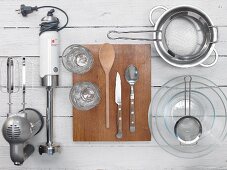 Kitchen utensils for a cream dessert