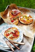 Mini pizzas with tomatoes and ham