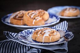 Cinnamon rolls with icing sugar