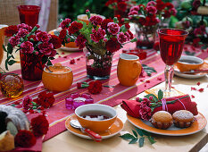 Table setting with dianthus/ carnations (3/3)